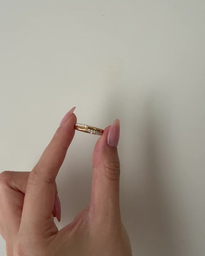 [Pre-order] Sara Pave Ring
